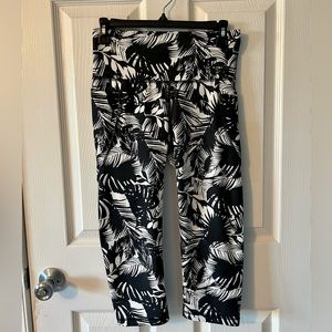 Old Navy Compression Crop Legging (Black/White)
